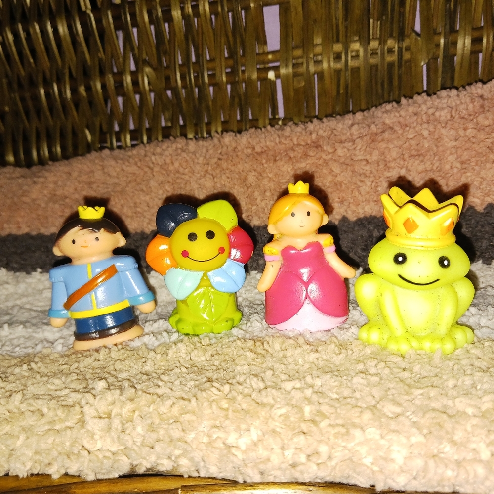 Frog princess finger puppets